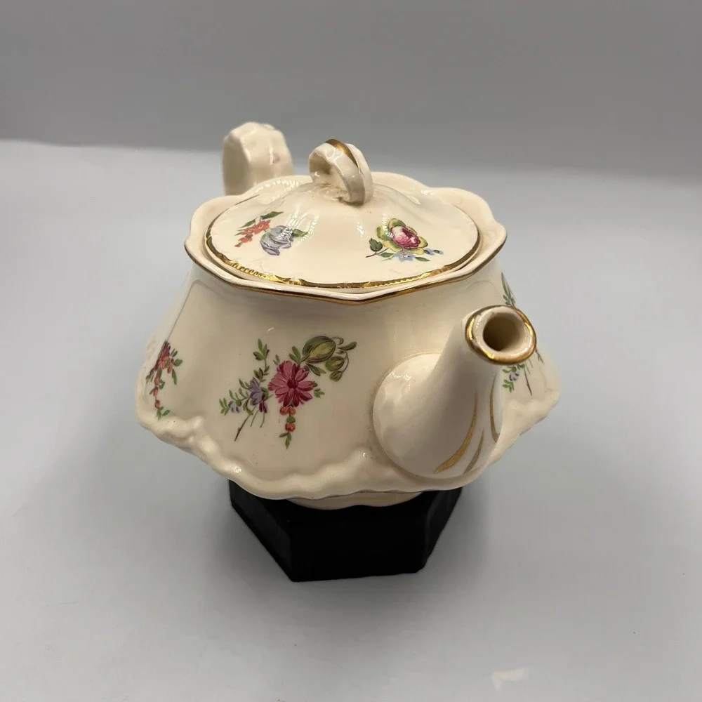 Hutschenreuther Selb Bavaria Priscilla Teapot German Porcelain Floral Gold Trim